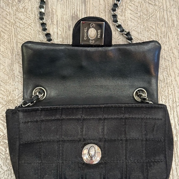 **RARE** Chanel Chocolate Bar Lipstick Bag - Picture 9 of 13